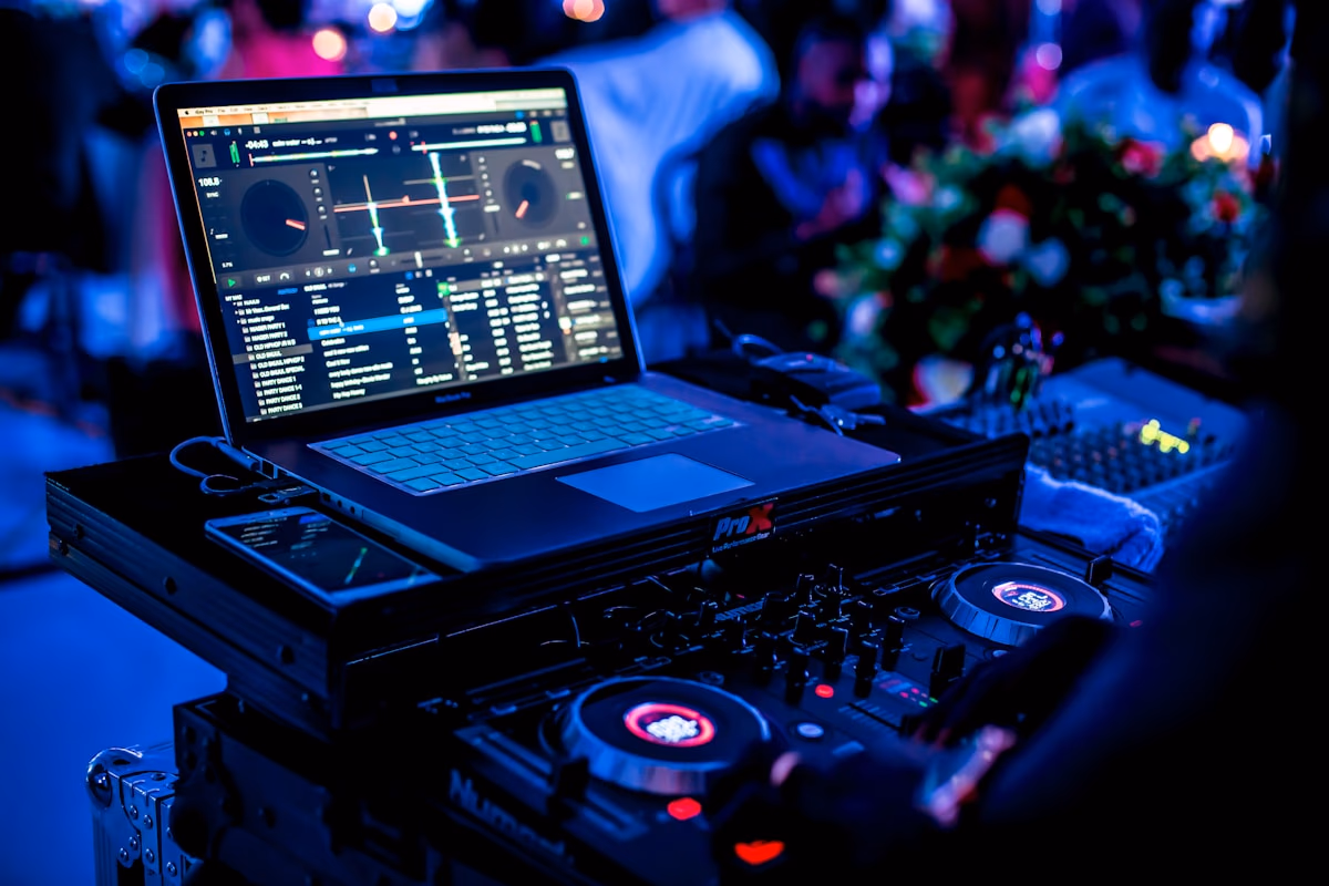 Illustration: Xilentch XMTubePre: Best Tube Preamp Plugin in 2025?